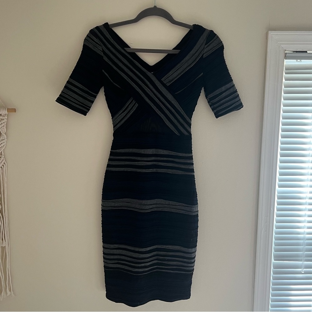 Like New Allen Schwartz XS Women’s form fitting cocktail dress with mesh detail